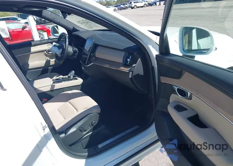 2025 Volvo Xc90 B5 Plus 7-Seater z USA, uszkodzony, nr VIN YV4M12PB4S1375482